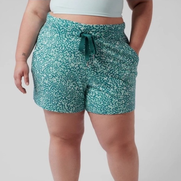 NWT! Athleta 4" Balance Shortie Teal Blue Animal
Print Blue Leopard Size 3X - Picture 1 of 10